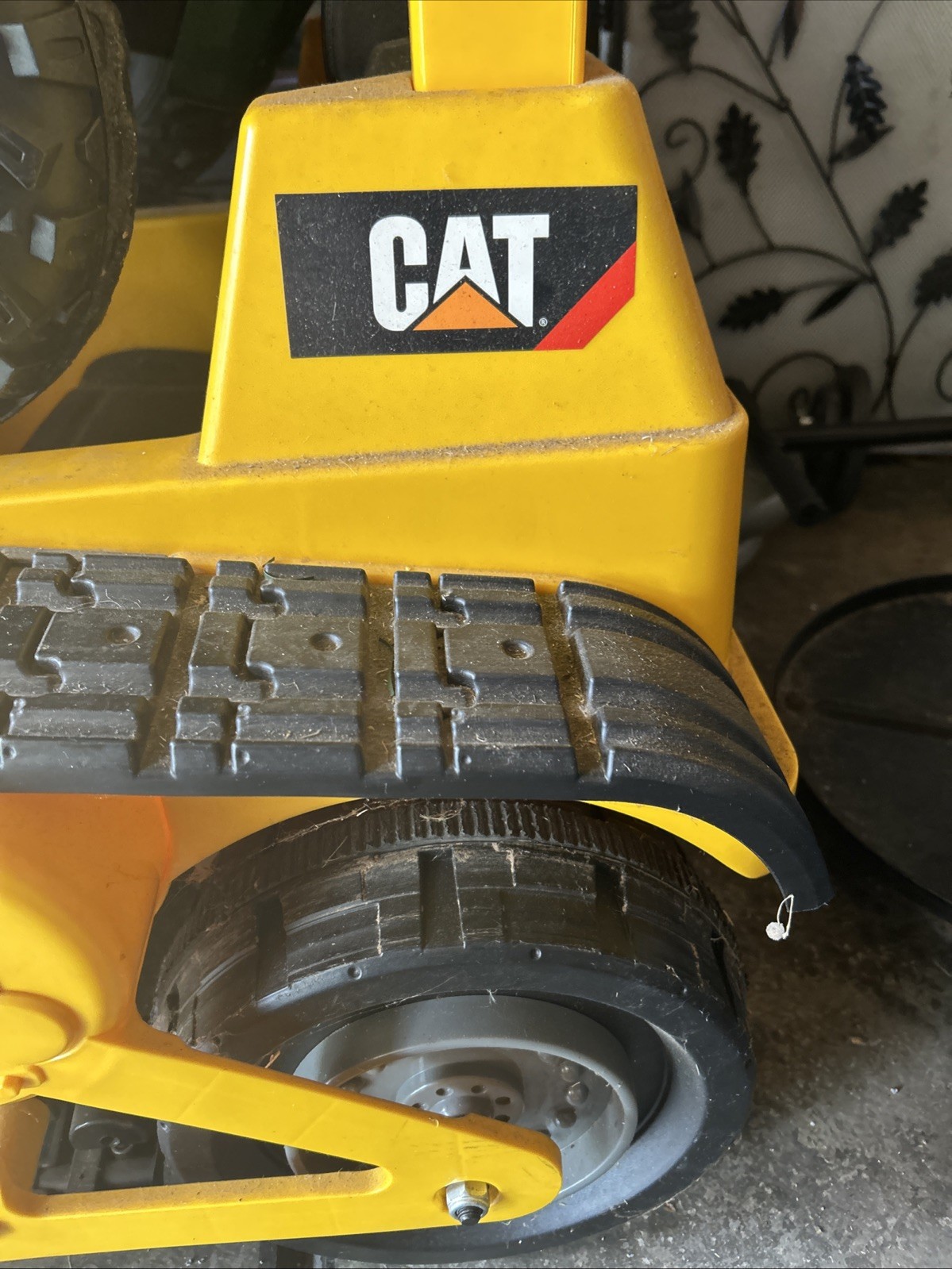 Kid Trax CAT Bull Dozer