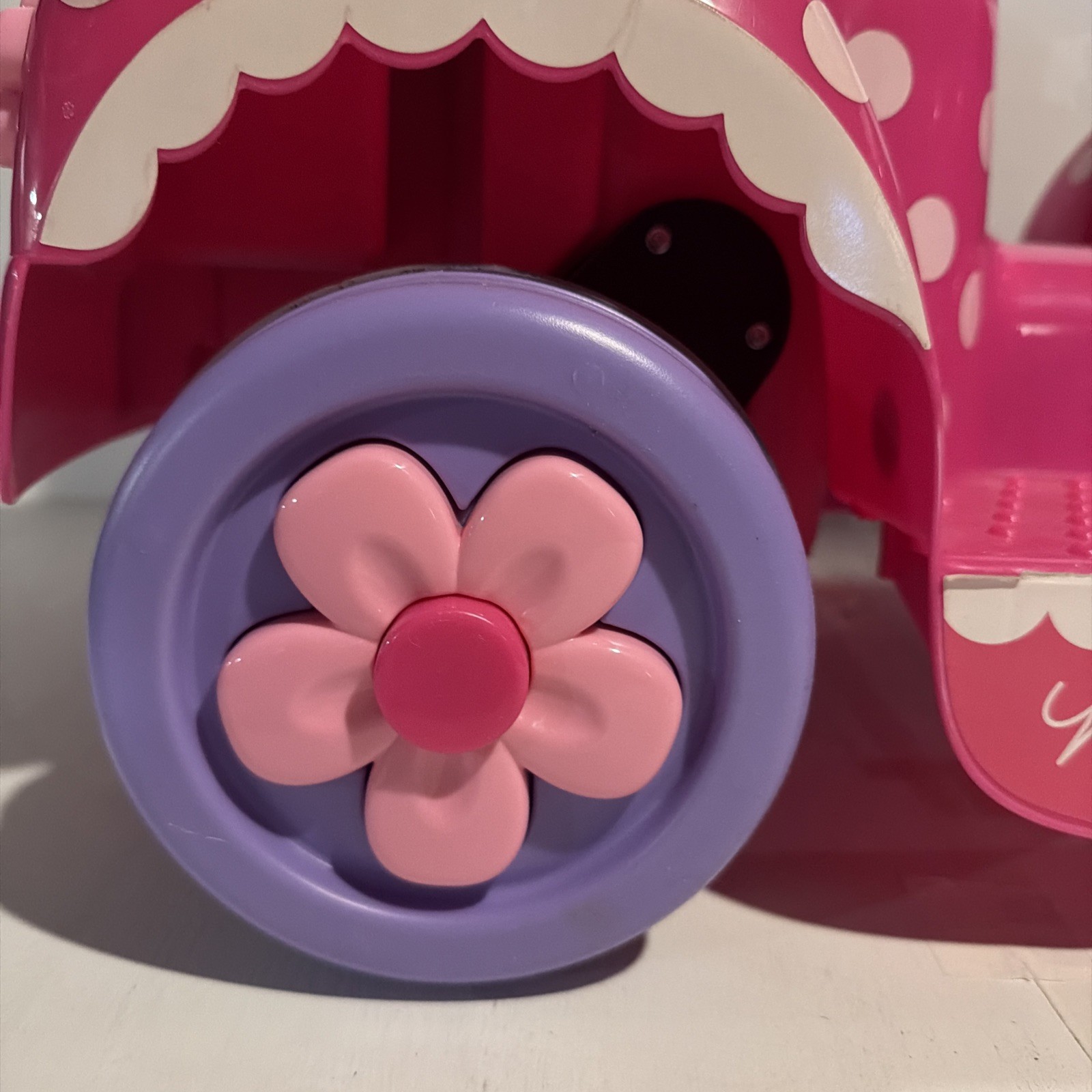 Minnie Mouse 6V Mobile Bakery Car Ride-On Disney Toy charger included ￼