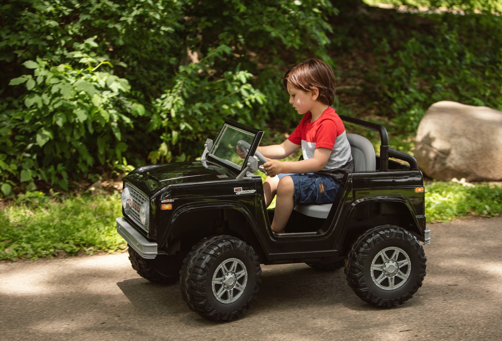 Classic 6V Ford Bronco Ride-On Car with Headlights and Horn Black Ages 3+