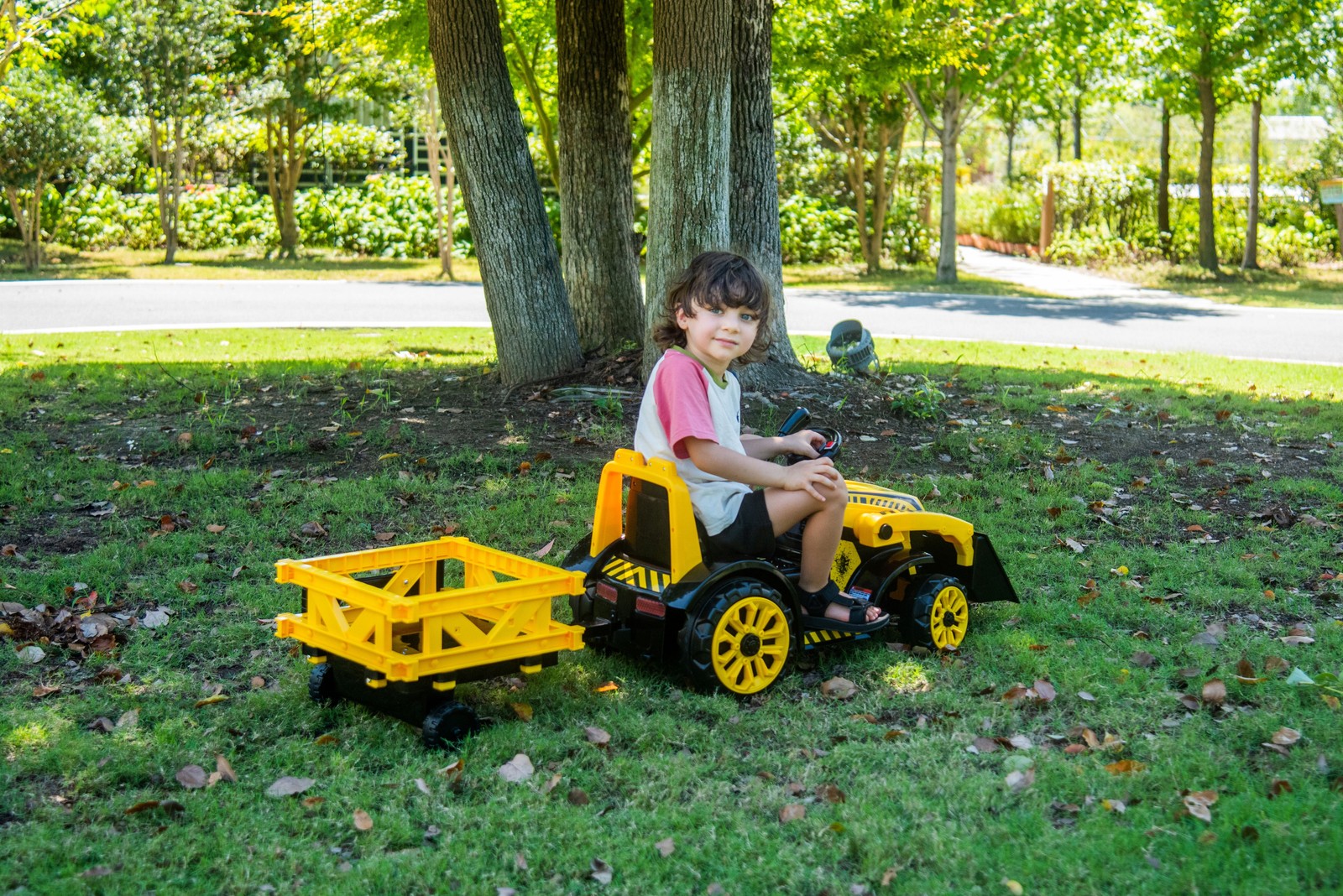 Ride On Cars Tonka 6V Construction Tractor Ride-On with Trailer Kids Ride On