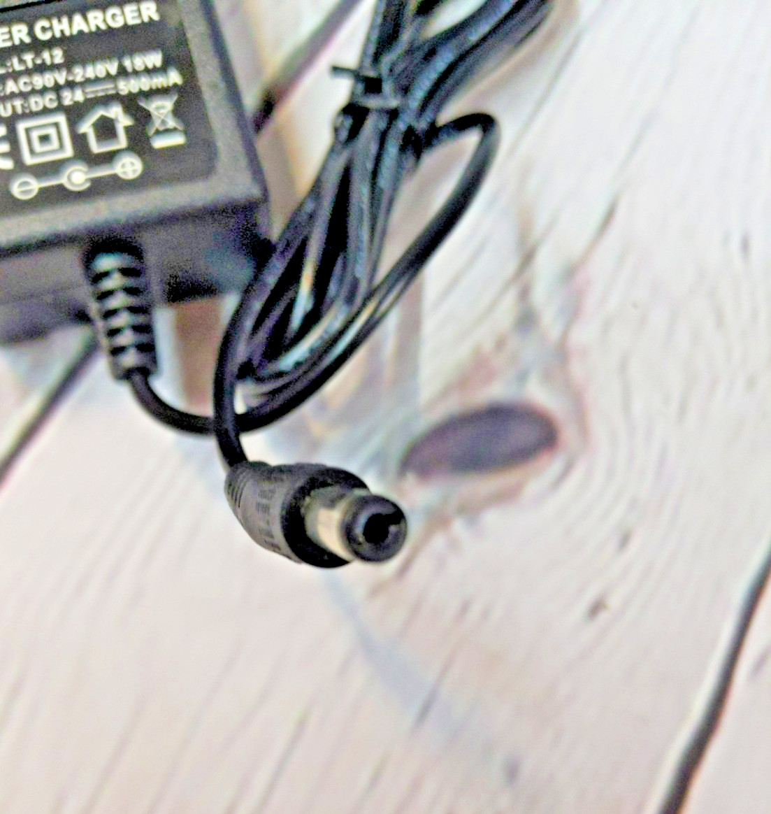 24V, 0.5Am Mini-Barrel Plug Charger for 24V products including Mini Bravo B-2