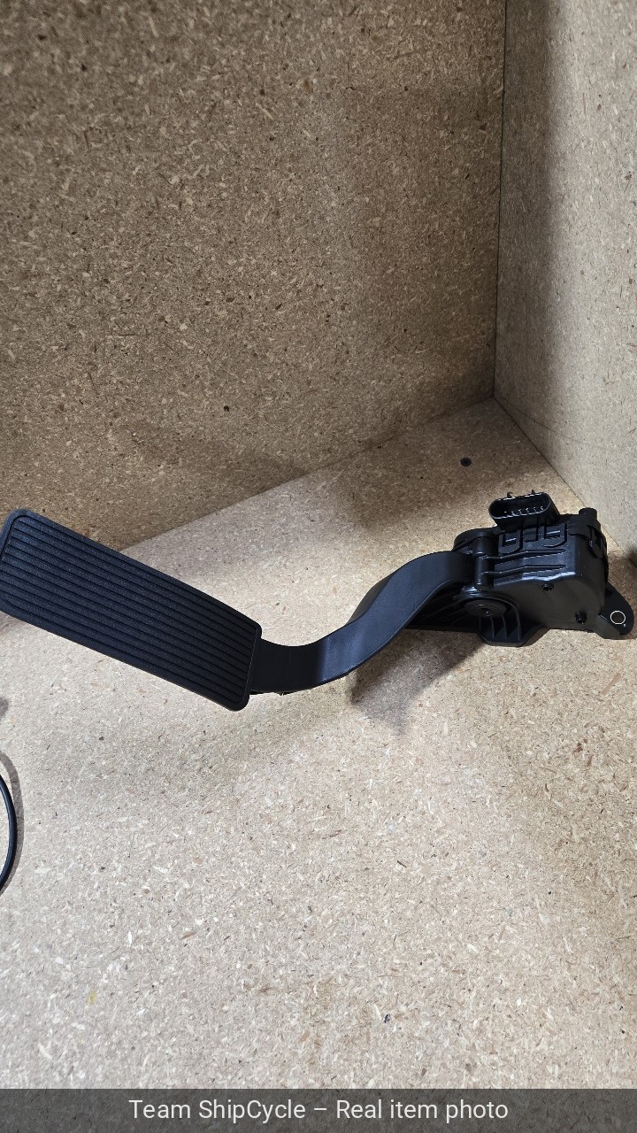 ZQ Accelerator Gas Pedal wPosition Sensor Replacement for Chevy Silverad G2U
