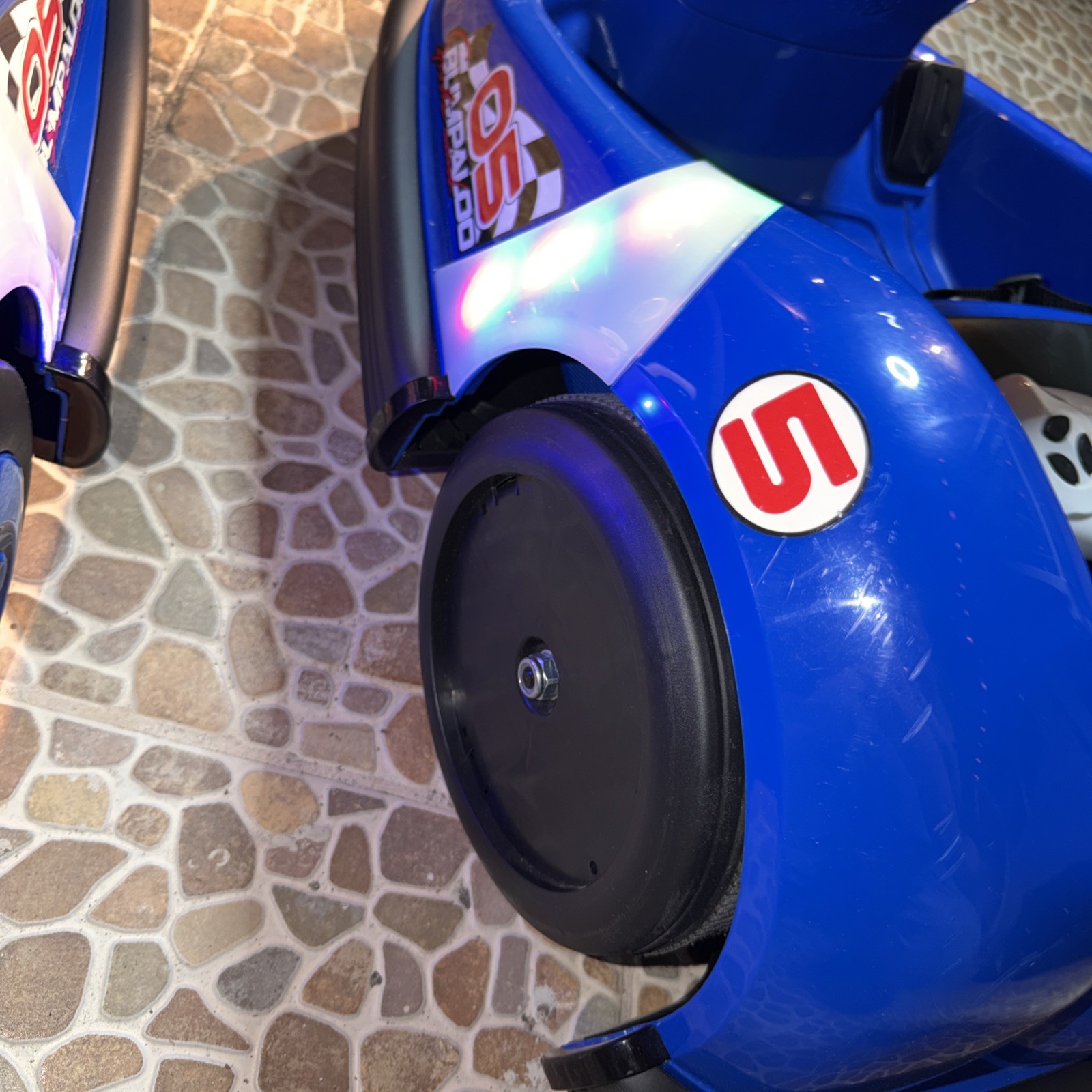 2 Bumper Cars For Kid From 3 To 8, 2.2 Mph Max. They Come With Remote & Charger.