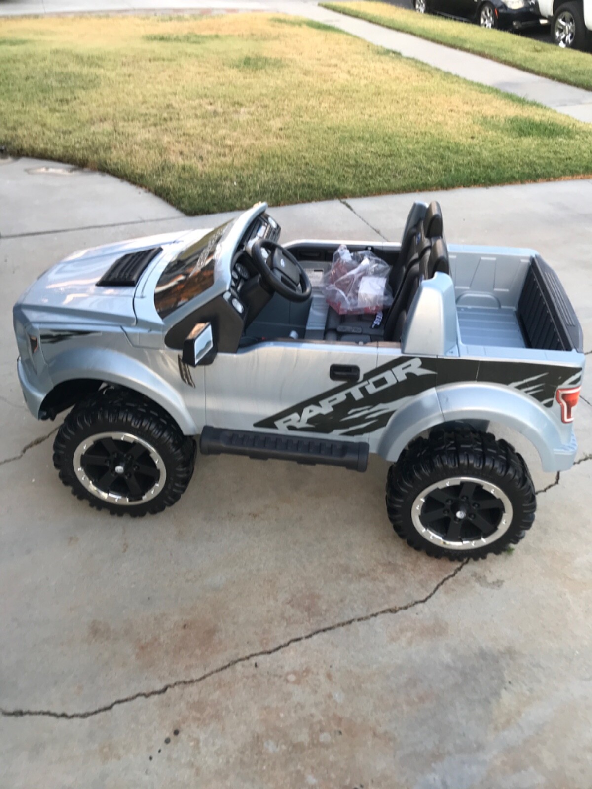Ford F-150 Raptor electric ride on toy