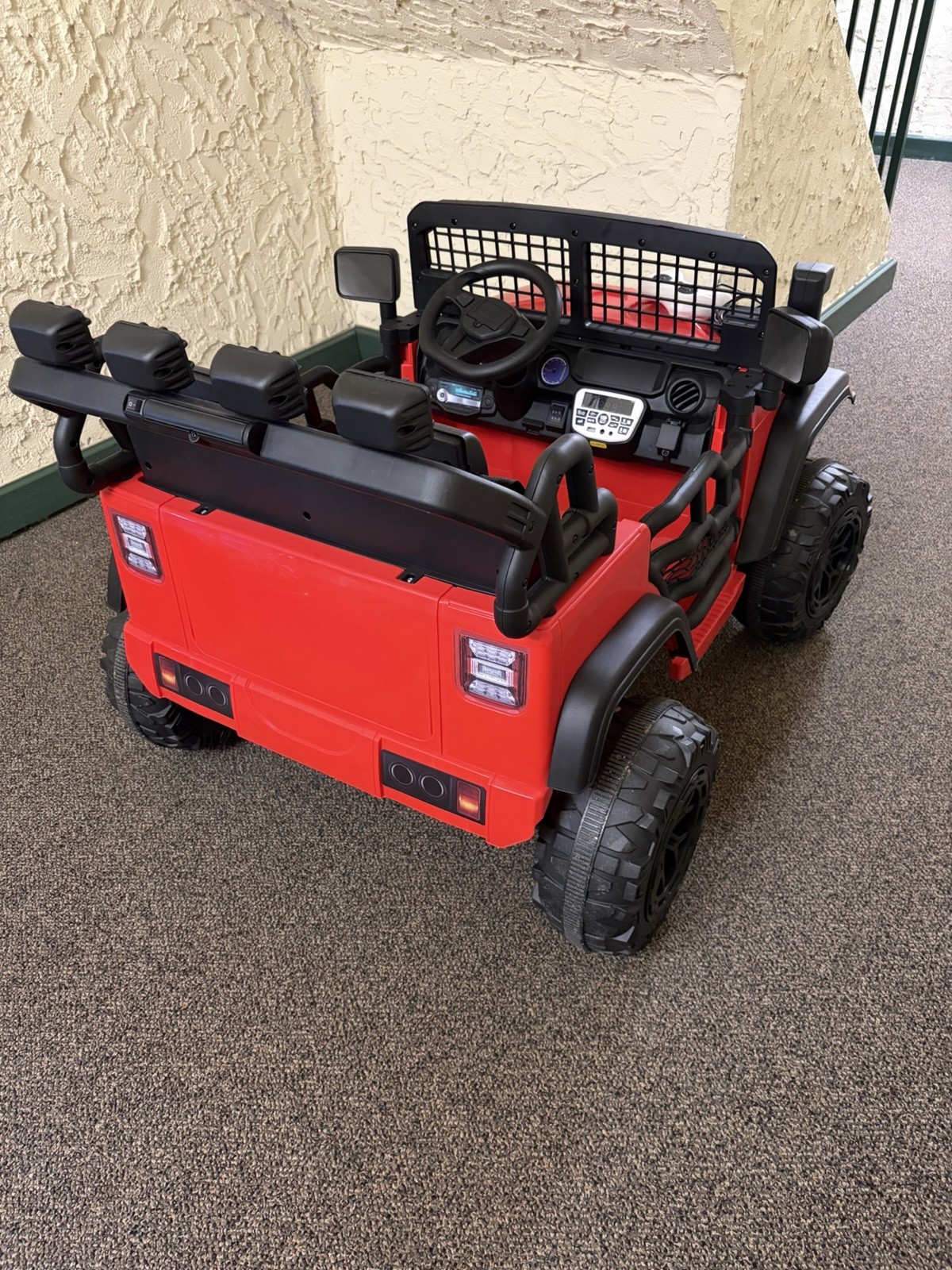 Car Toy, 24V 4WD Car for Kids with Remote Control, 4x200W Motors, Capacity 110lb