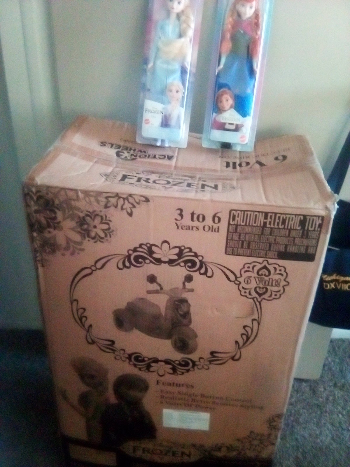 Disney Frozen 3-Wheel Scooter 6 Volt Ride-On Toy Ages 3-6 Princesses 2019