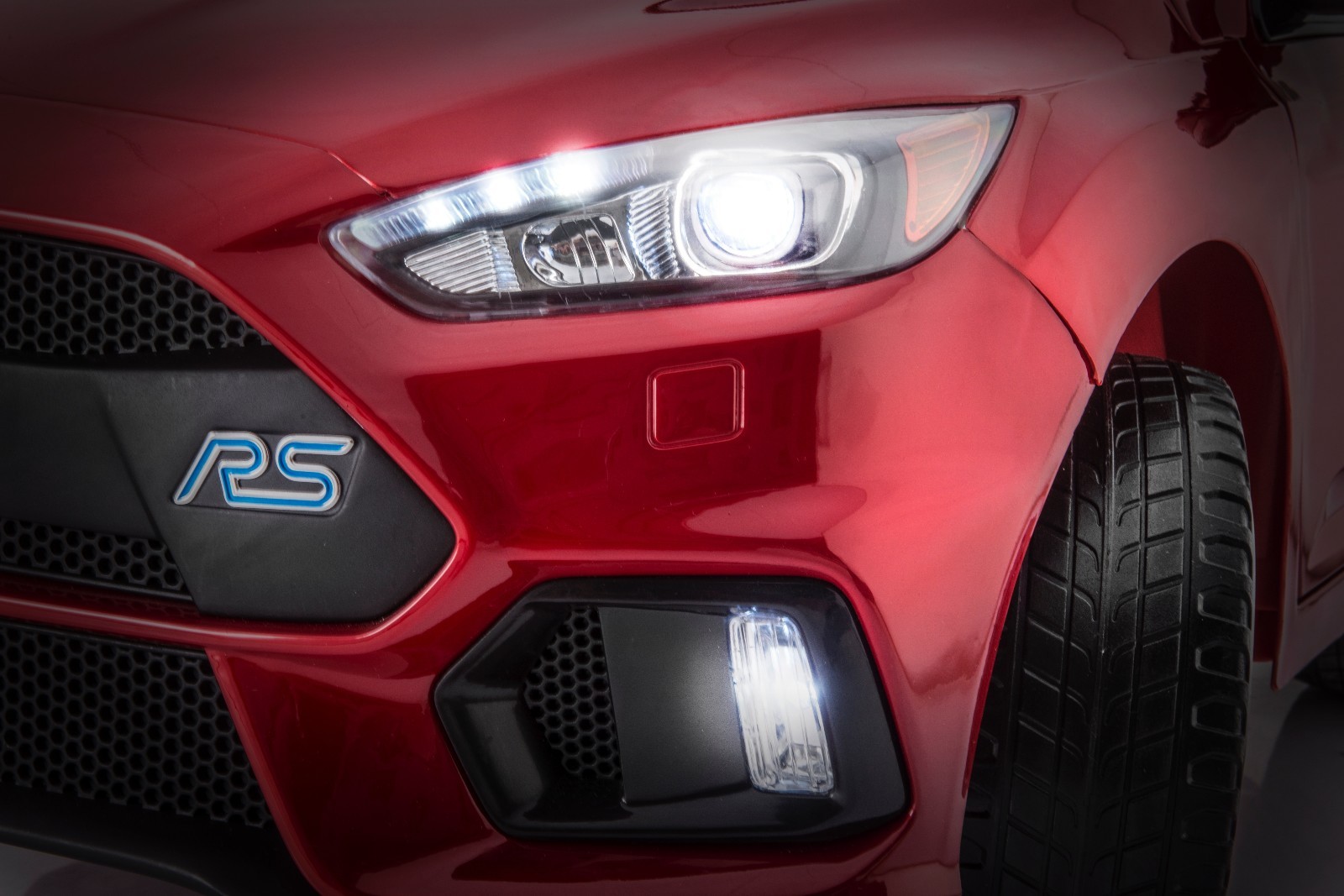 SUPERtrax® Licensed Ford Focus® RS Kids Ride on Car – Race Red