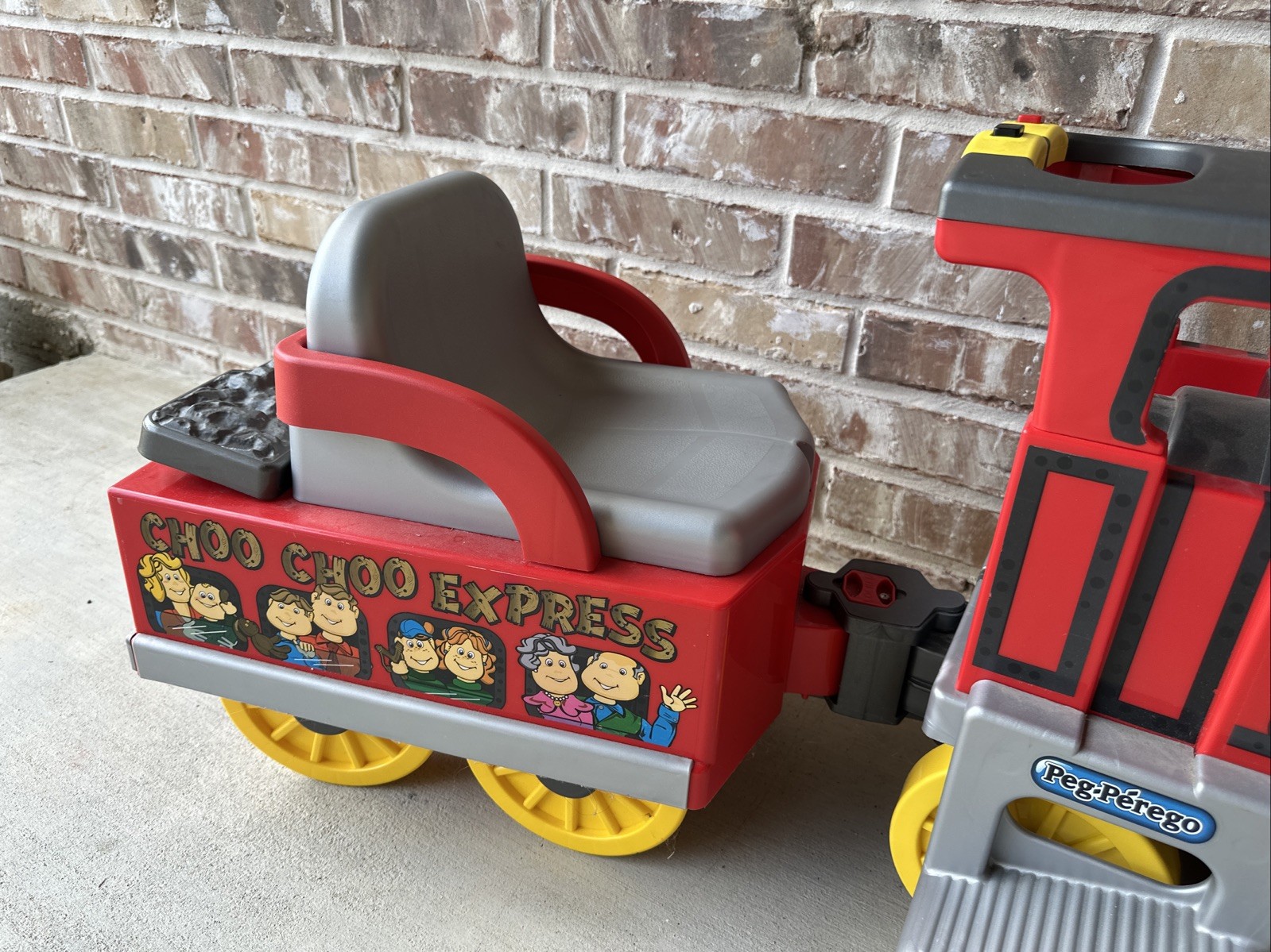 🚂 CHOO CHOO EXPRESS Train Ride On w Track!! Charger & Battery Peg Perego – READ