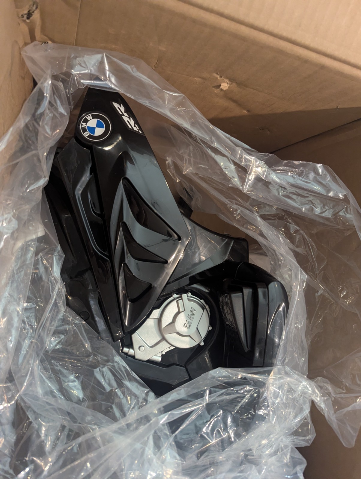 BMW S1000 RR Battery-Powered Trike Children age 18-36 months TY327662BK Black