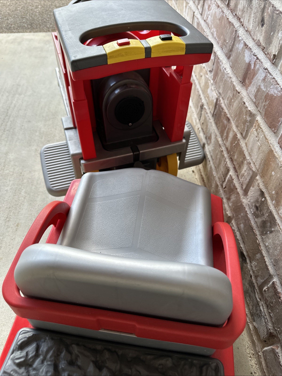 🚂 CHOO CHOO EXPRESS Train Ride On w Track!! Charger & Battery Peg Perego – READ