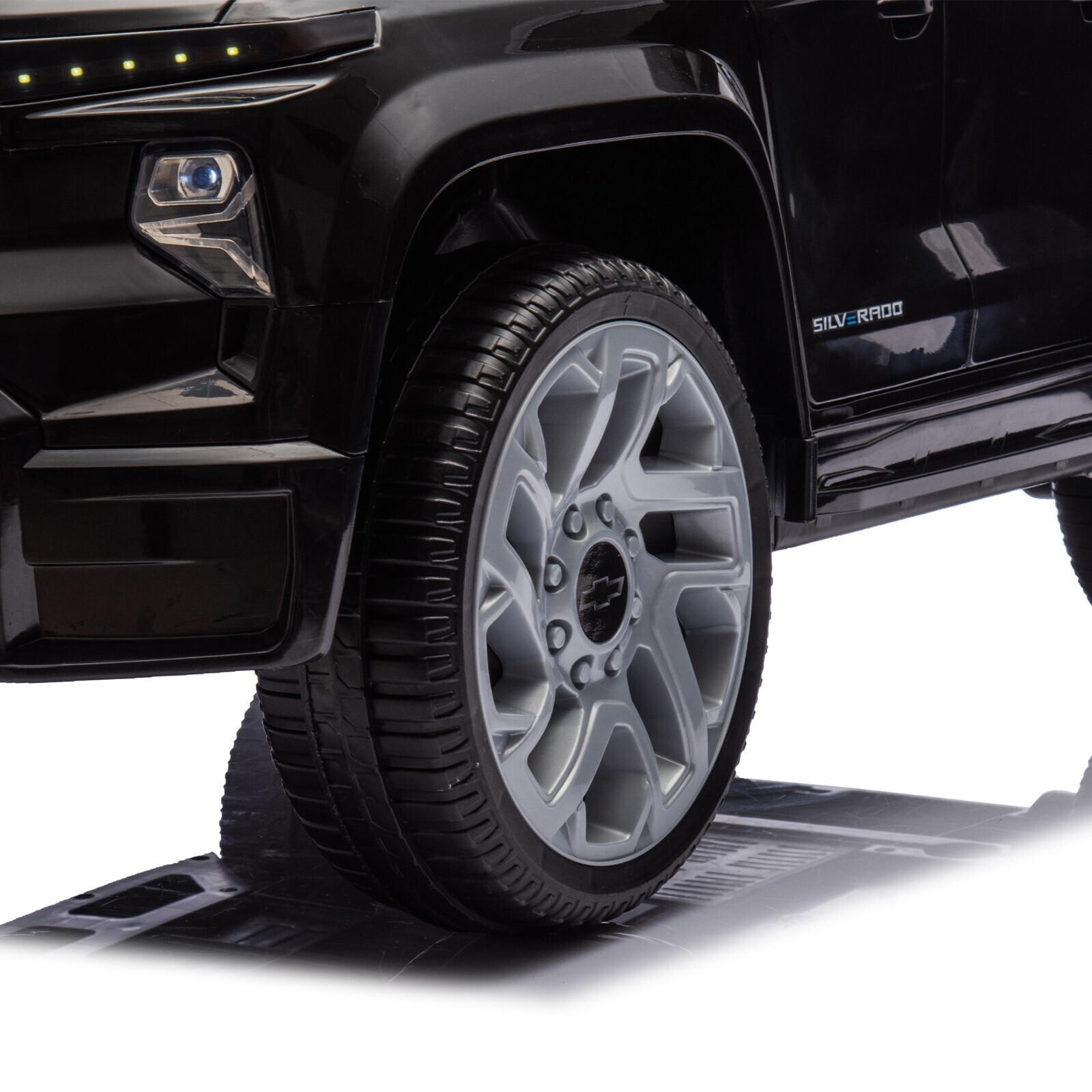 Kids Ride on Truck Licensed Chevrolet Silverado Electric Car Toy with Remote