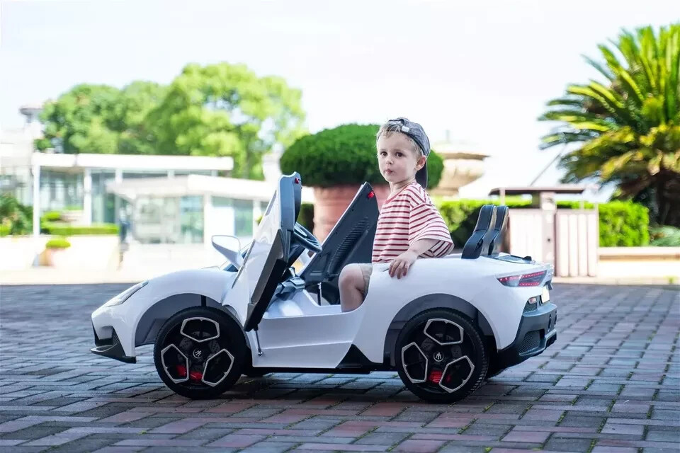 Freddo 4×4 Maserati MC20 2 Seater Ride on Car for Kids (White)