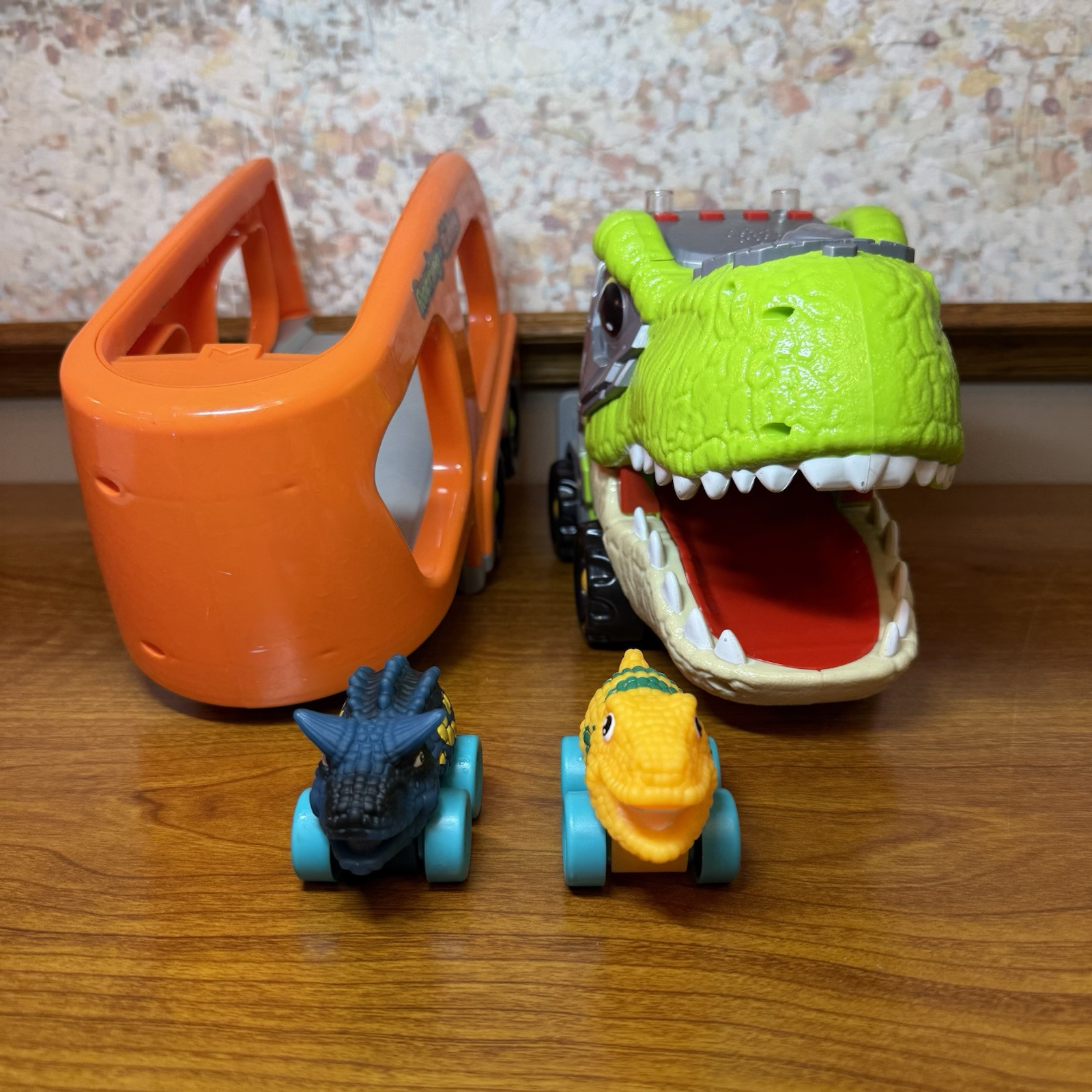 JOYIN Dinosaur Truck Toys for Kids, Kids Boys Age 3-5 Cars Used Roaring Riders