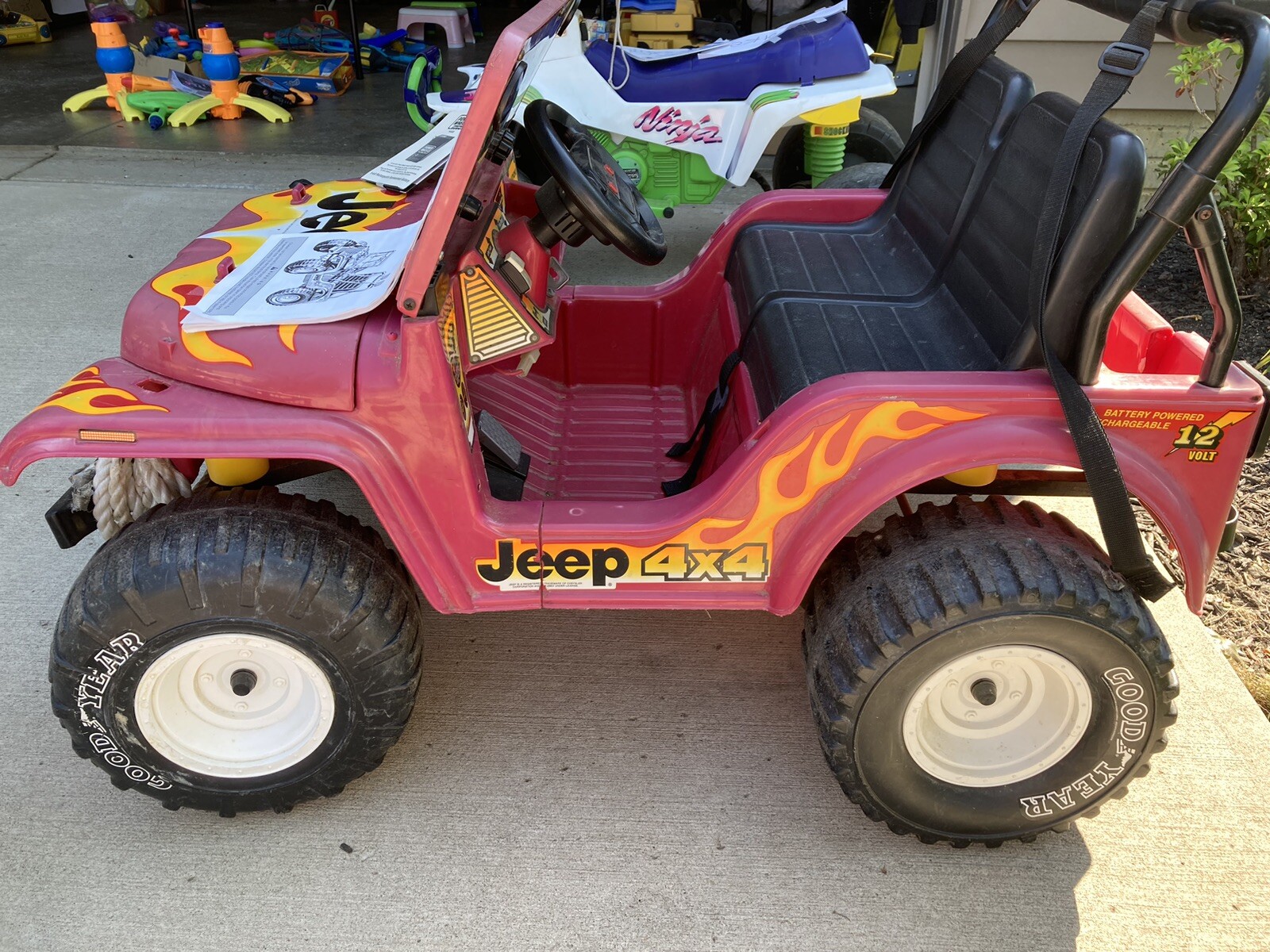 VINTAGE Working Power Wheels 1990s Jeep 4 x 4 Ride On Car RARE