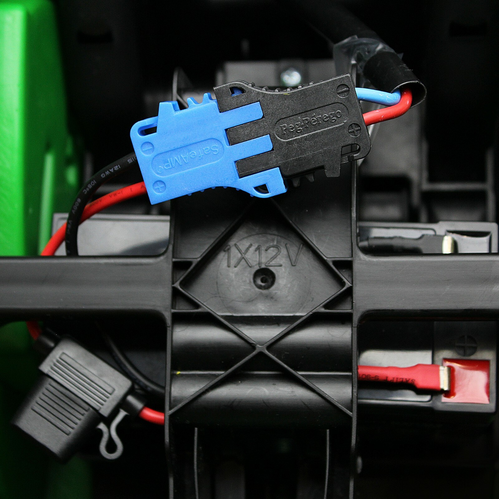 SafeAMP Wire Harness Connector for Peg-Perego 12-Volt SLA Battery
