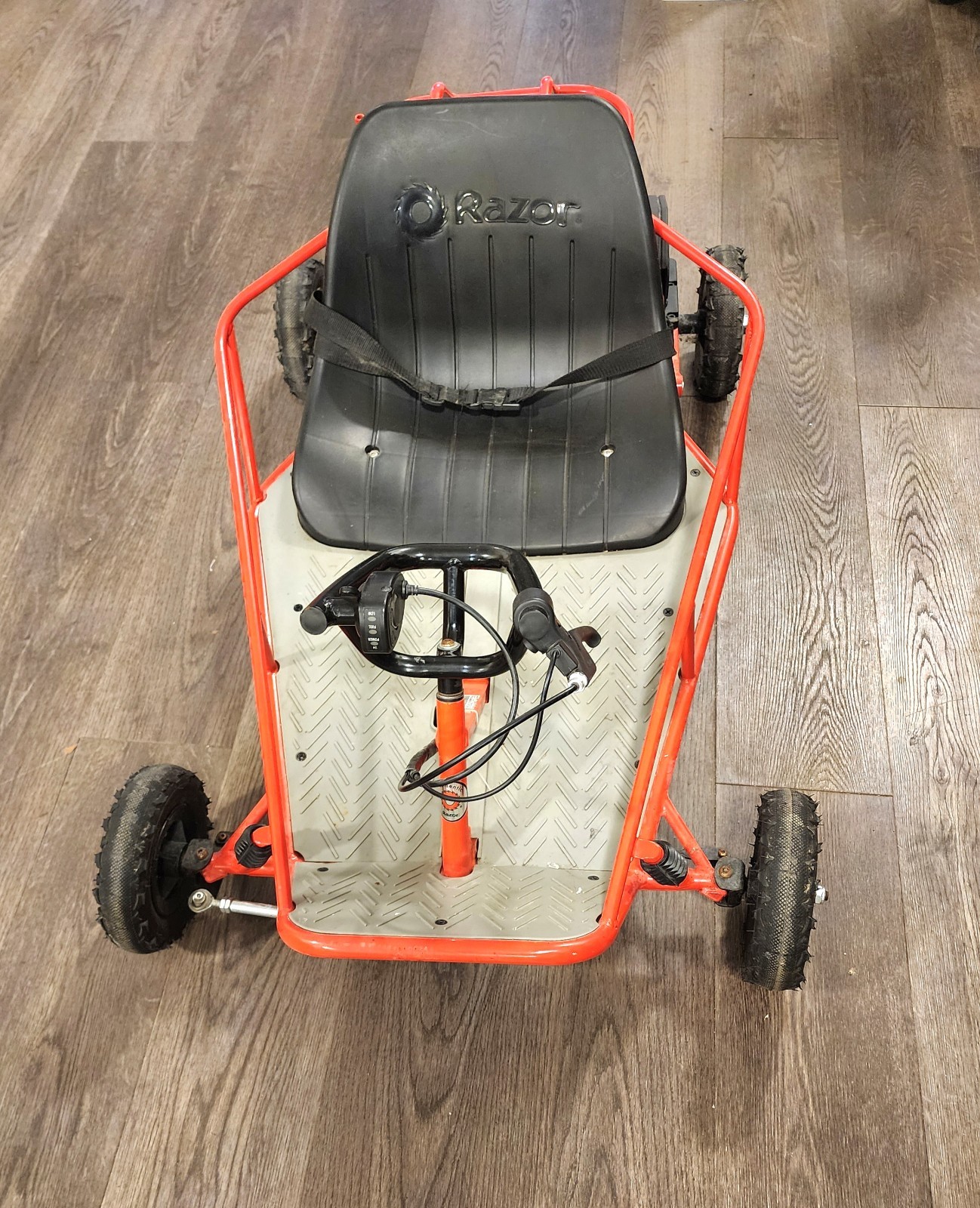 Razor Ground Force Dune Runner-24v Electric Ride-on-up To9 Mph 8″ Pneumatic…