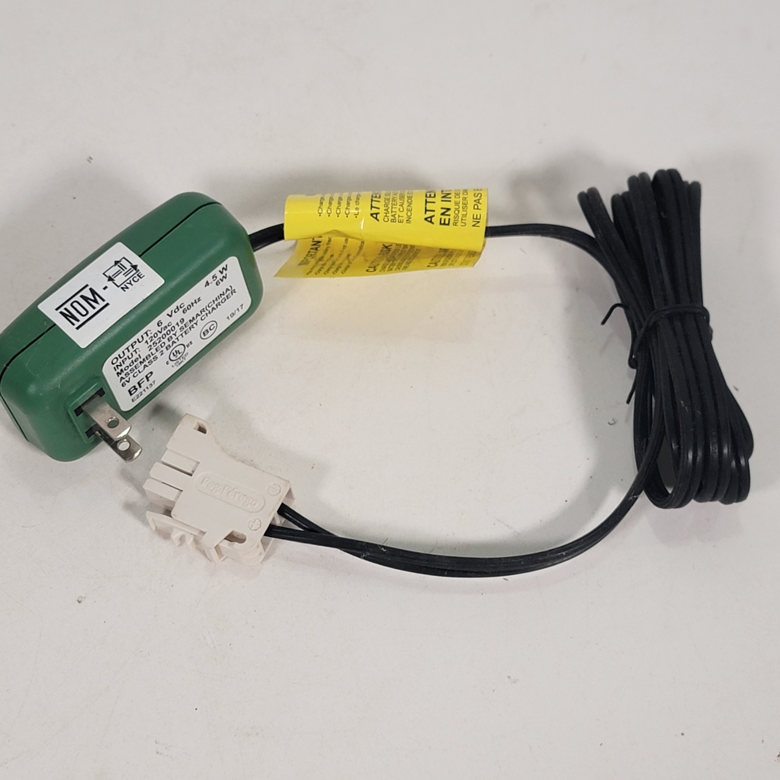 Genuine OEM Peg-Perego 6-Volt Battery Charger, Model 25200019