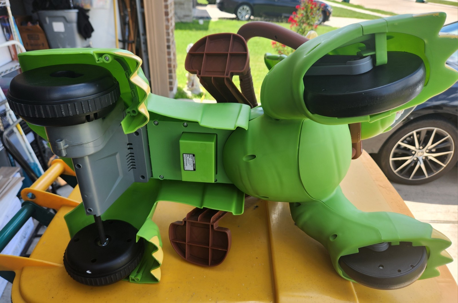 KID TRAX RIDEAMALS Dino Dinosaur Triceratops RIDE-ON TOY Rare For 18-30 Months