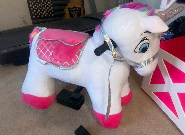 Giant Ride-On UNICORN with Matching Barn-Great for KIDS Parties!! Brand New