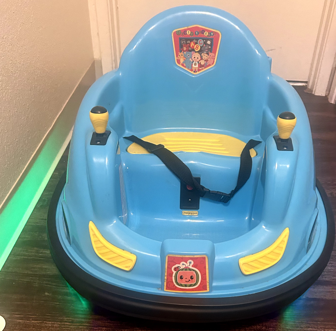 6V Bumper Car, Battery Powered, Electric Ride on for Children by Flybar