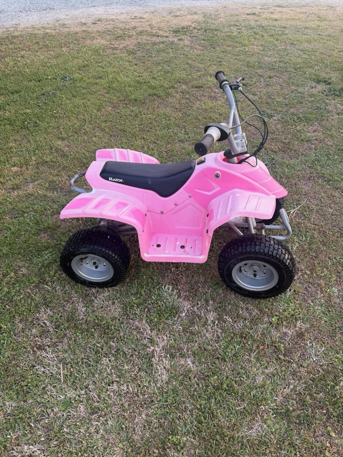 Razor Pink Battery-Powered Ride-On ATV Quad/ Rechargeable Battery Pack