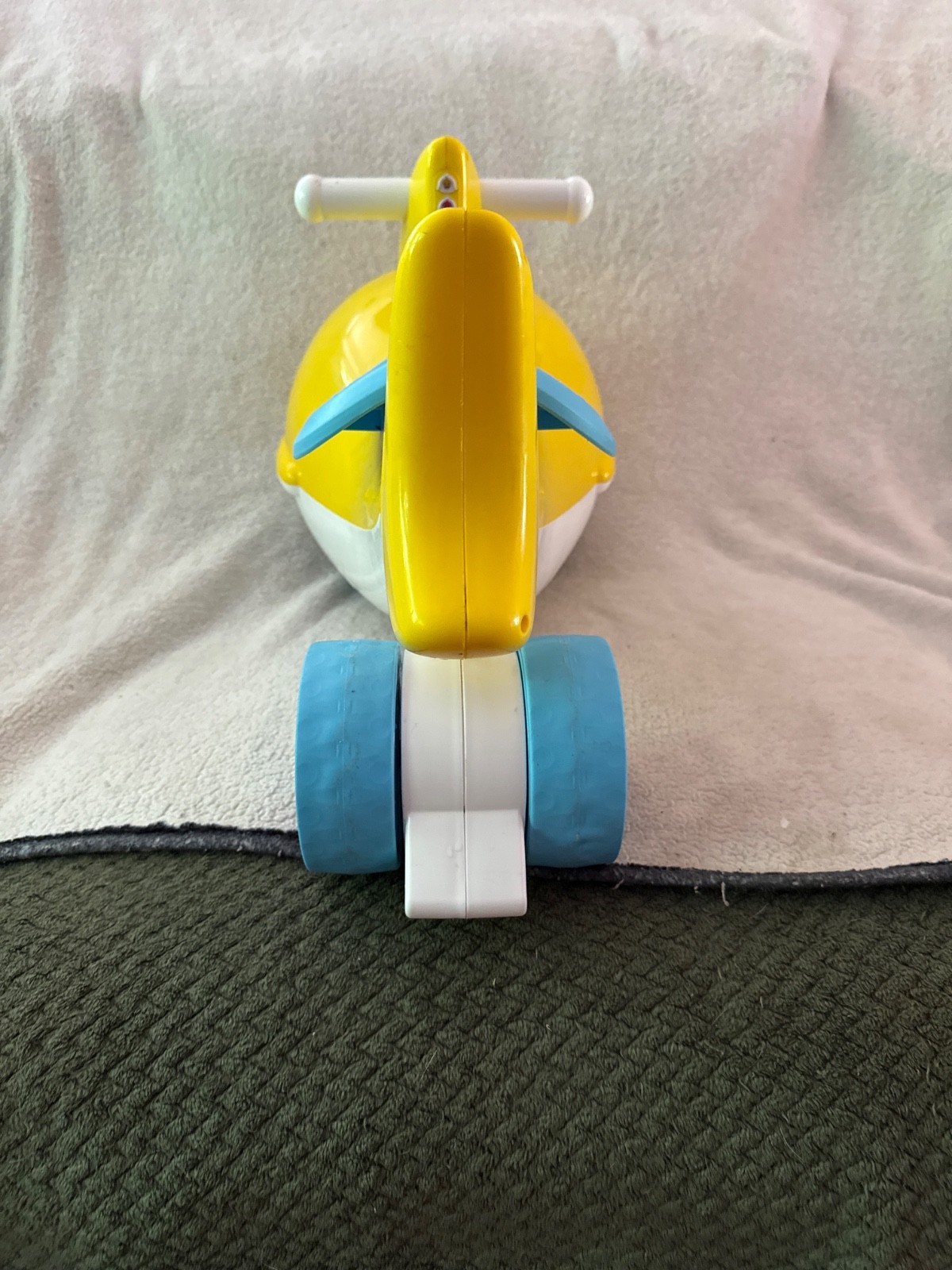 Baby Shark Ride On Self Powered Non-Electric Sit Down Scooter Boys Girls Bike