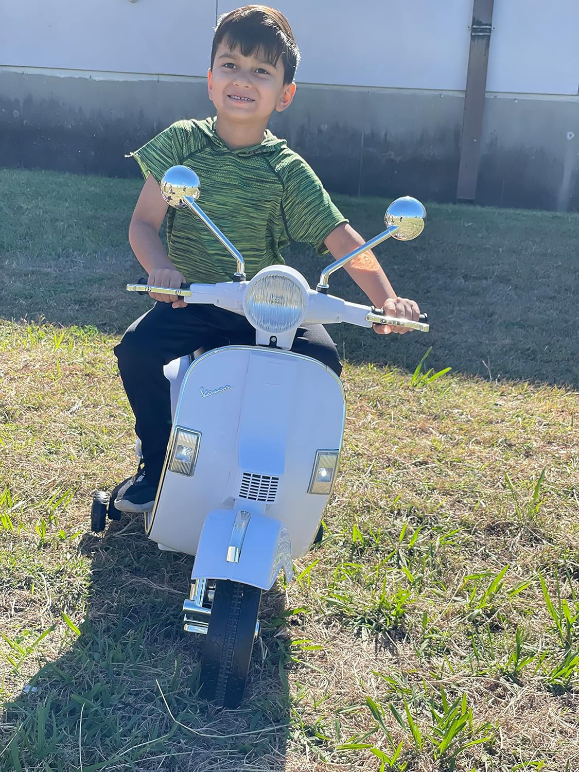 Vespa Scooter, White, Large