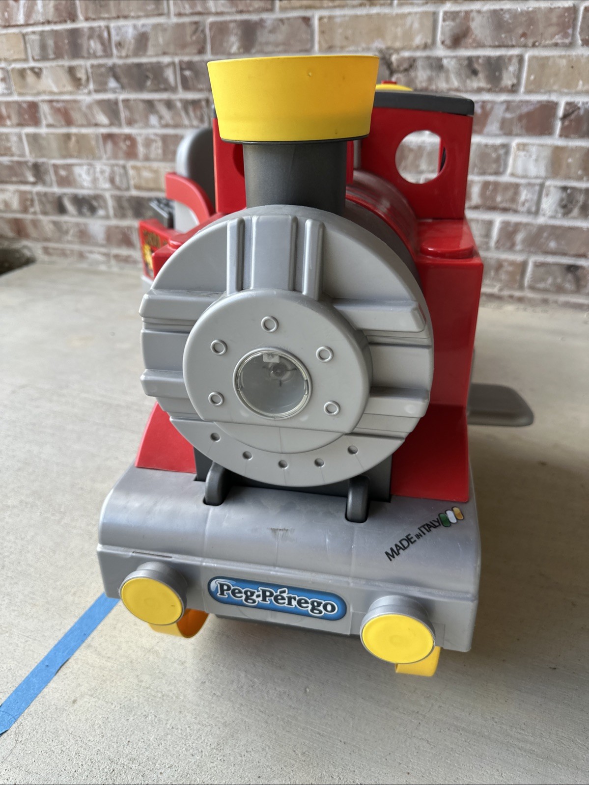 🚂 CHOO CHOO EXPRESS Train Ride On w Track!! Charger & Battery Peg Perego – READ
