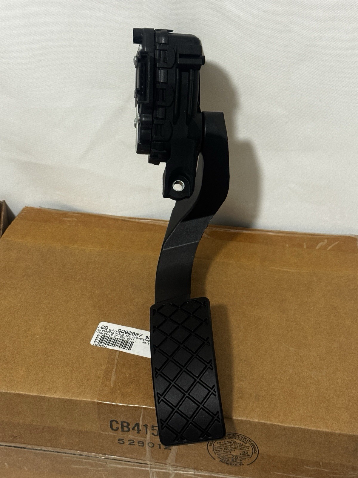 Standard Motor Products Accelerator Pedal Sensor – APS140 PPS1039