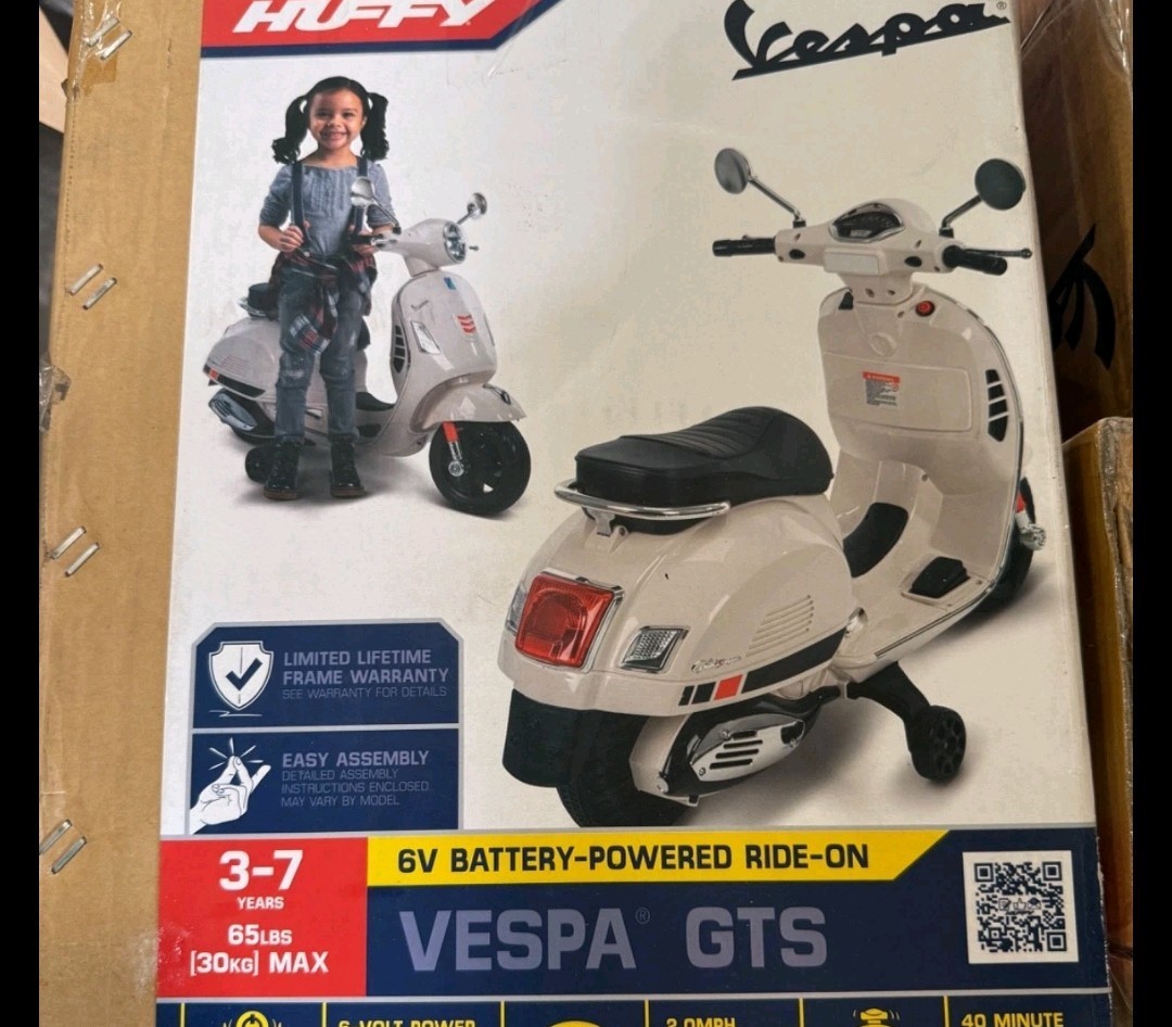 Brand New Huffy Vespa Scooter 6V Kids Ride-On in White
