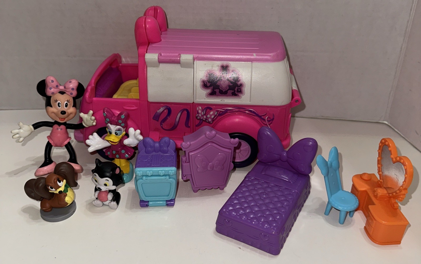 Disney Minnie Mouse Happy Helpers Van Plus Figures Pets Furniture Lot