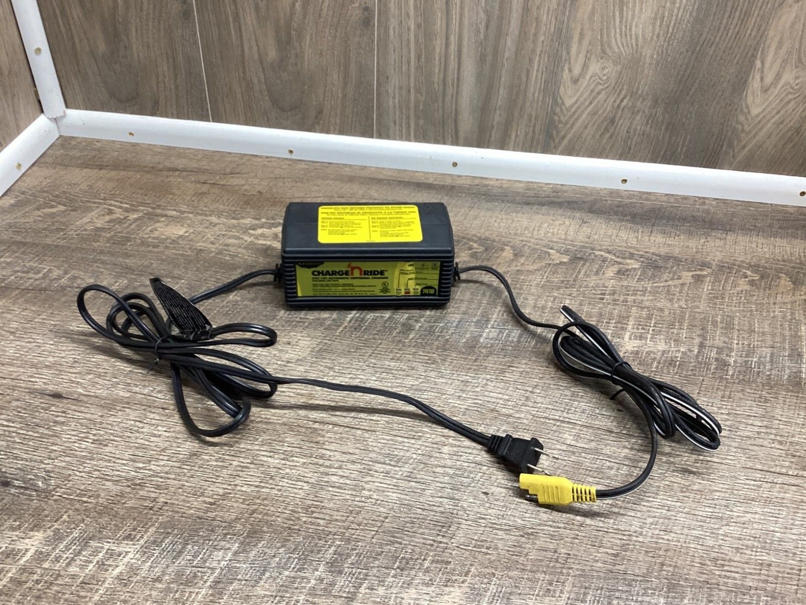 SCHUMACHER CHARGE N RIDE CR2 UNIVERSAL CHARGER FOR RIDE ON TOYS 24V/16V