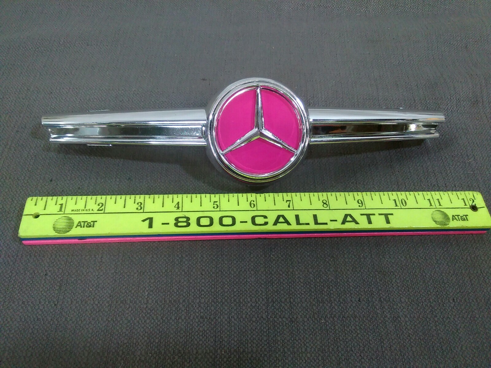 Power Wheels Disney princess Mercedes-Benz AMG 45 pink Mercedes emblem front