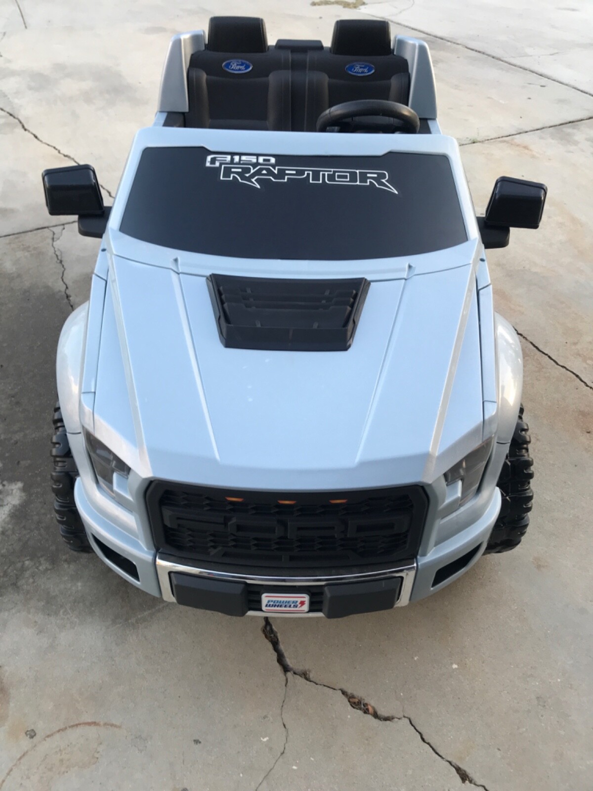 Ford F-150 Raptor electric ride on toy