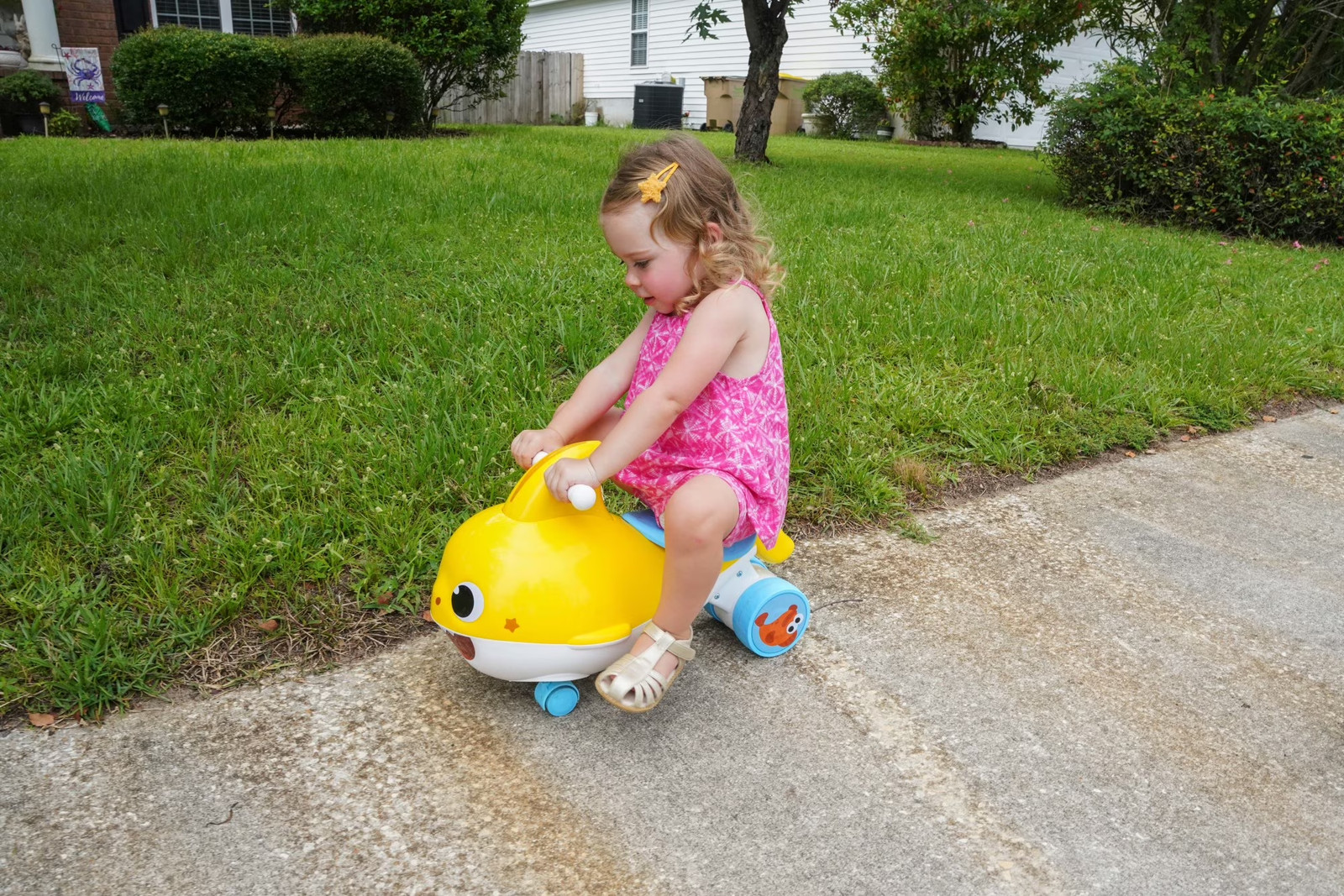 Kids Ride On Toy Yellow Baby Shark Foot-To-Floor Interactive Sounds Light