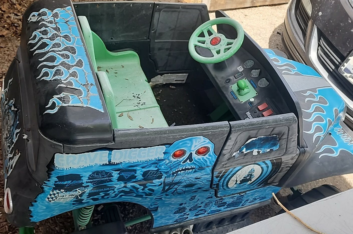 Monster Jam Grave Digger Battery Operated Ride-On Toy Truck with Sounds