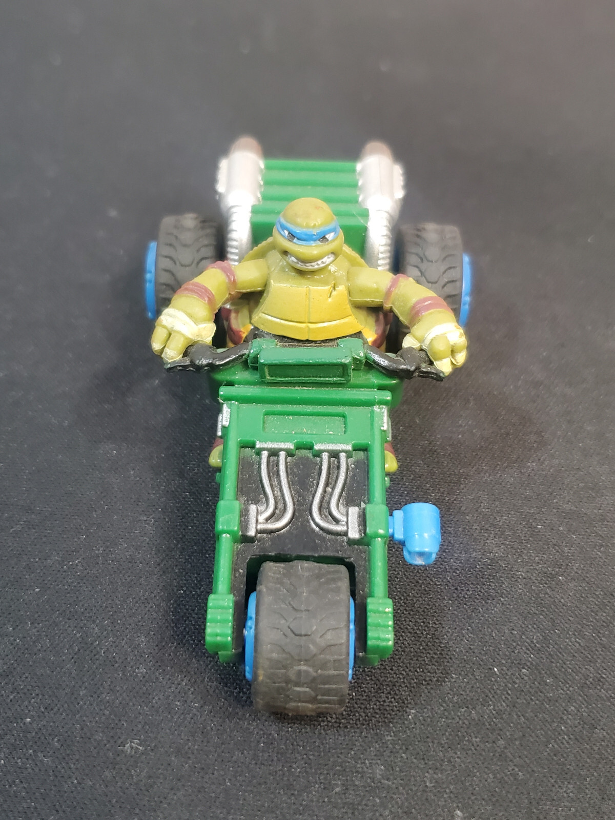 SMALL CARRERRA TEENAGE MUTANT NINJA TURTLE 6V ELECTRIC MOTORCYCLE.