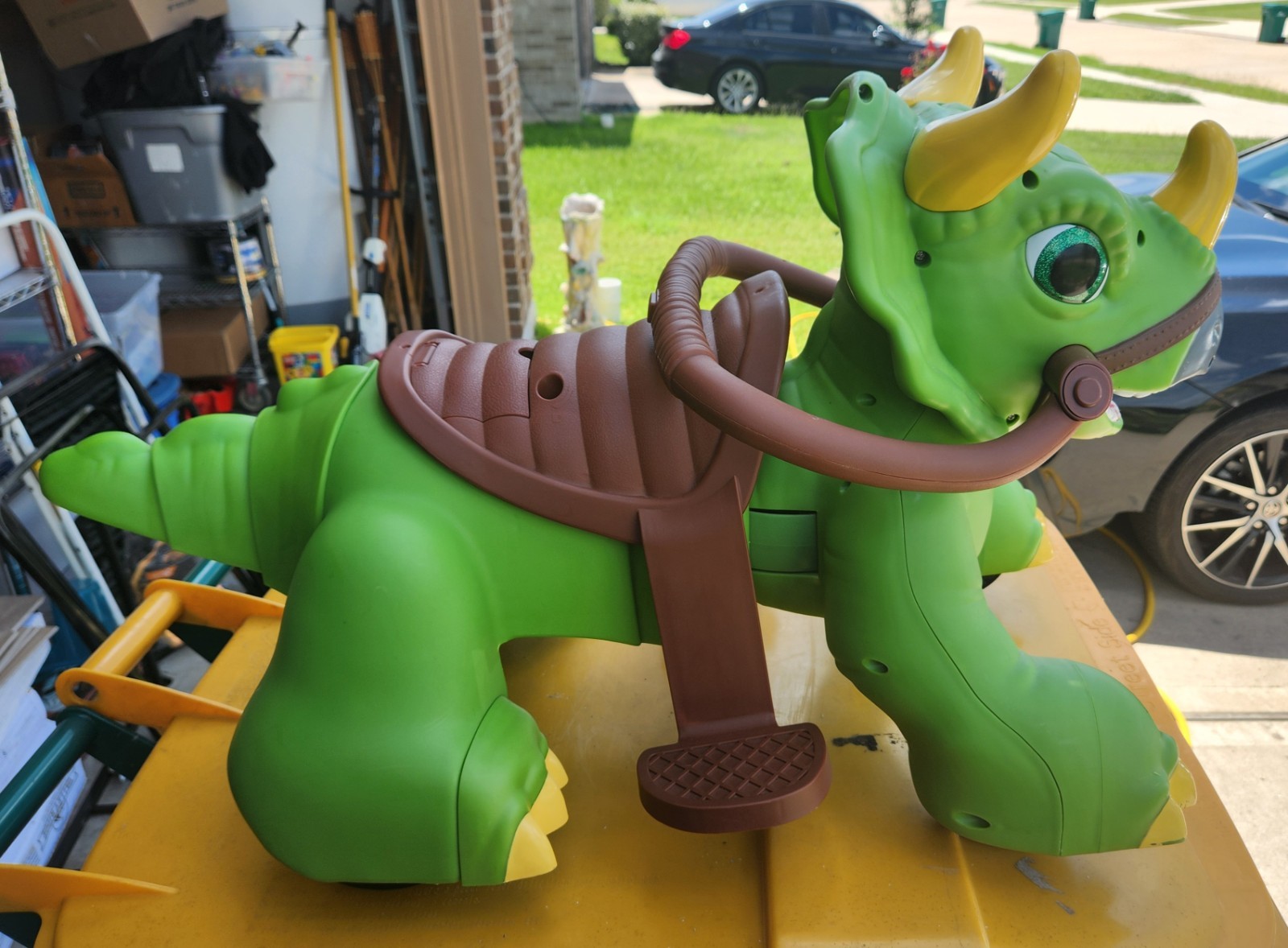 KID TRAX RIDEAMALS Dino Dinosaur Triceratops RIDE-ON TOY Rare For 18-30 Months
