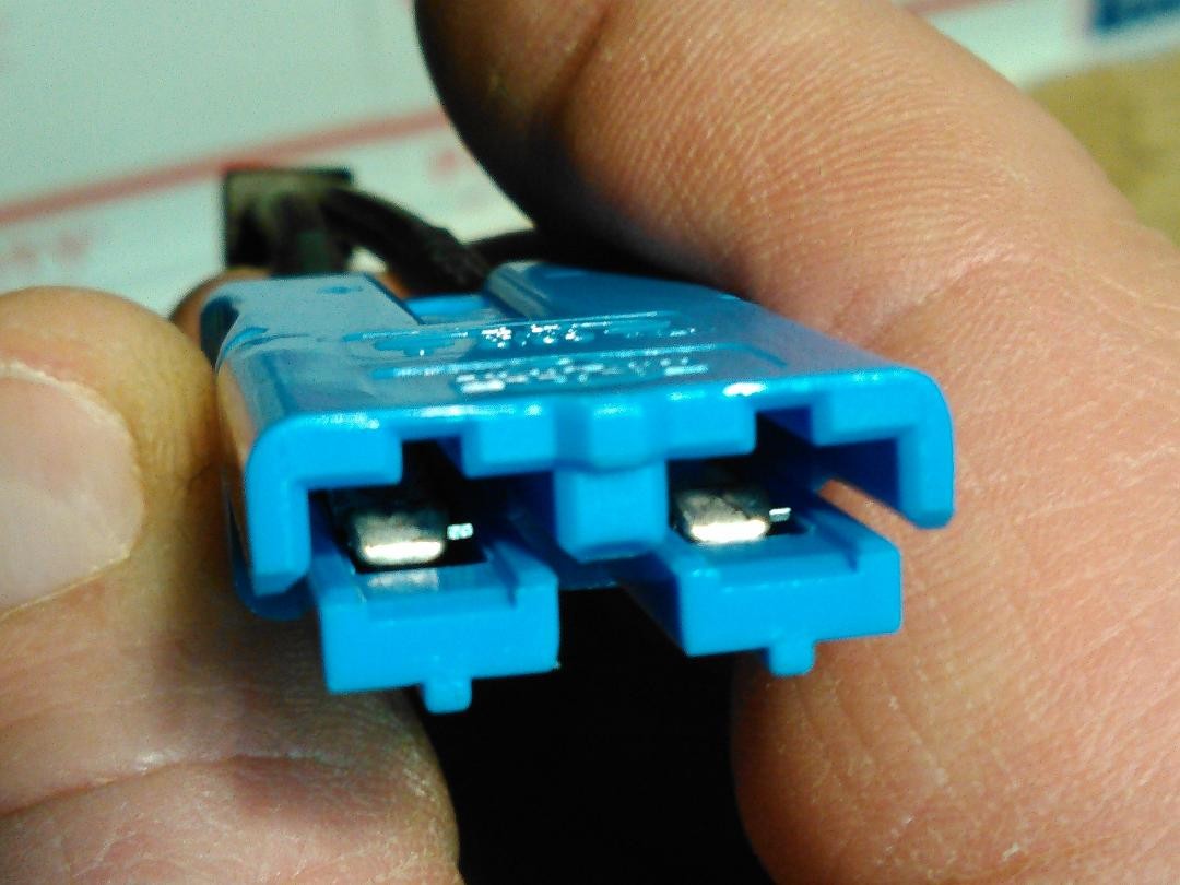24mm Wide Plug…NEW! CAT BULLDOZER REPLACEMENT KID TRAX 12 VOLT BATTERY CHARGER