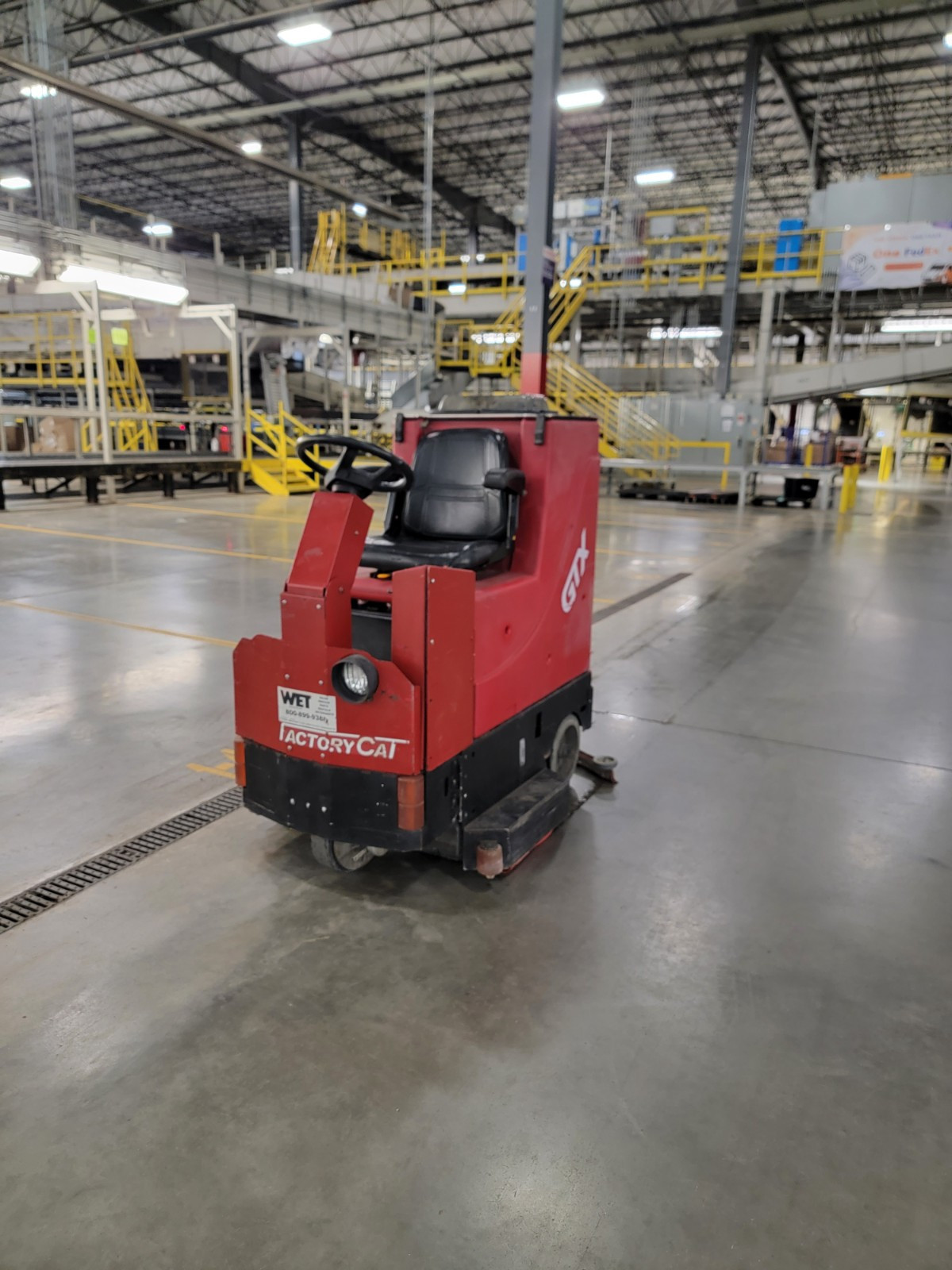 Factory Cat Ride On Autoscrubber