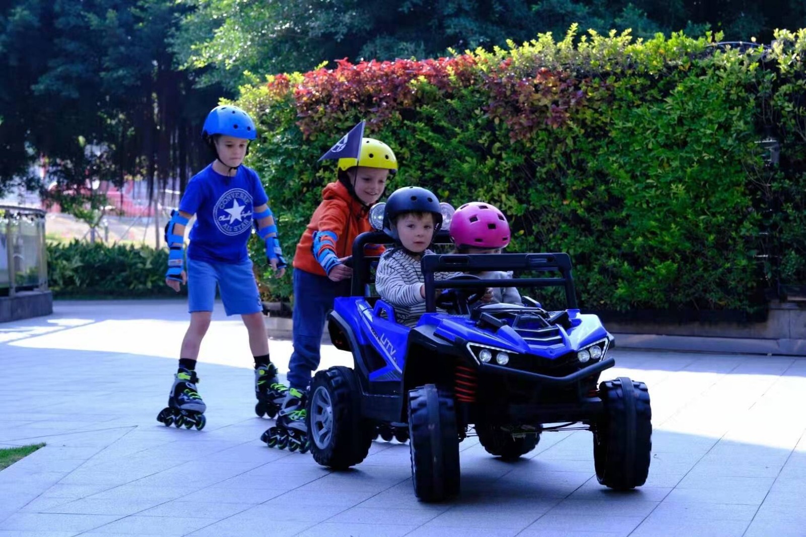 Vivicreate Kids ride on car 12v battery remote control iphone app LED lights