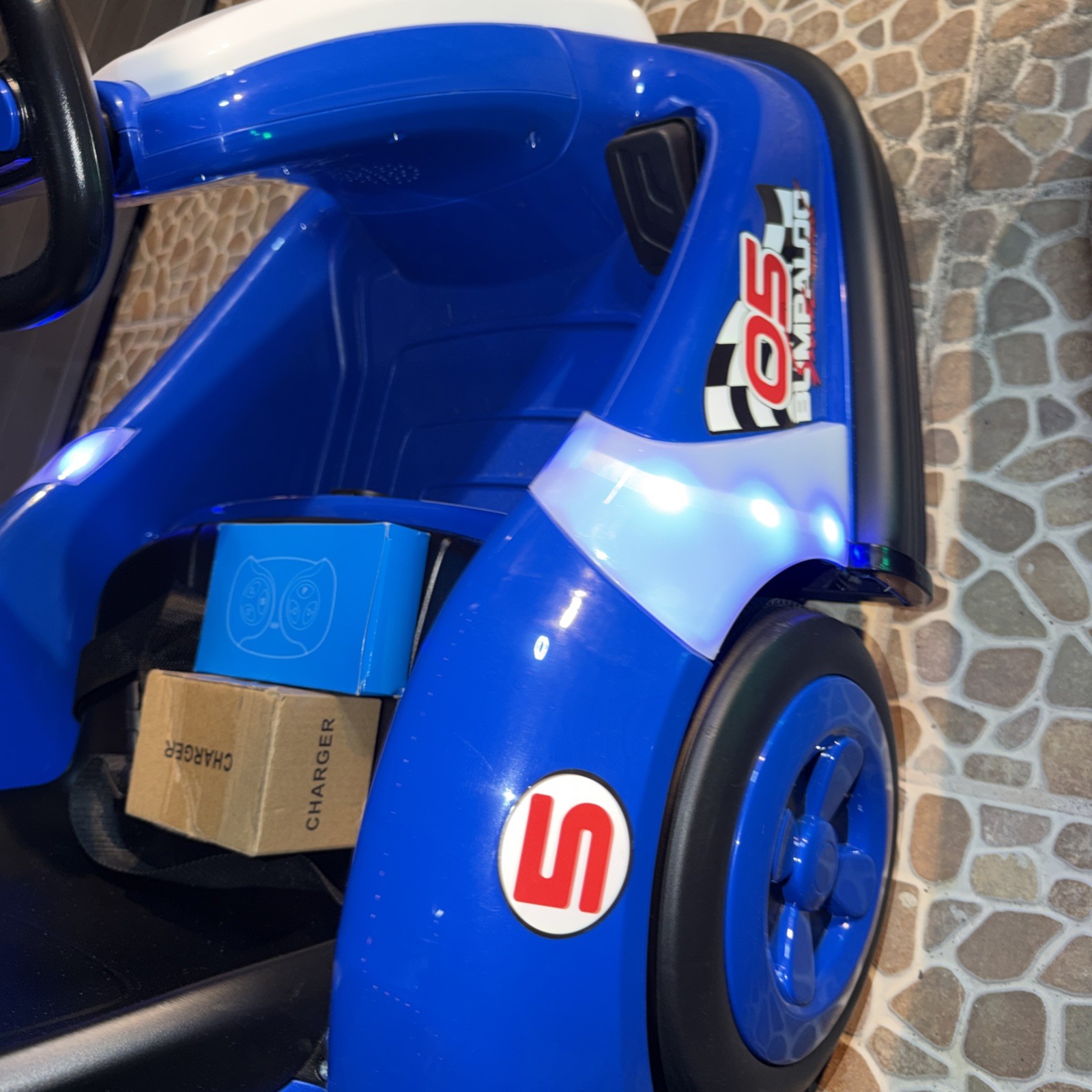 2 Bumper Cars For Kid From 3 To 8, 2.2 Mph Max. They Come With Remote & Charger.