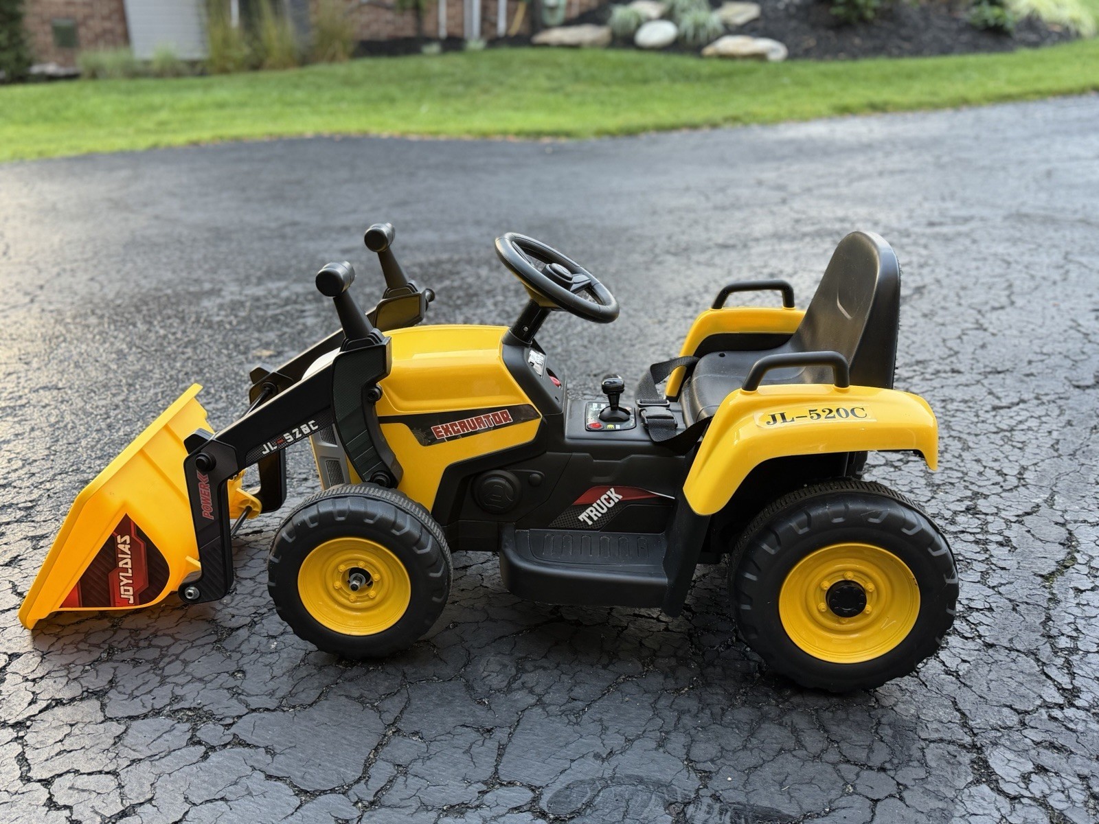 12V Kids Ride-On Excavator Tractor w/ Front Loader Bucket JL-520C Yellow