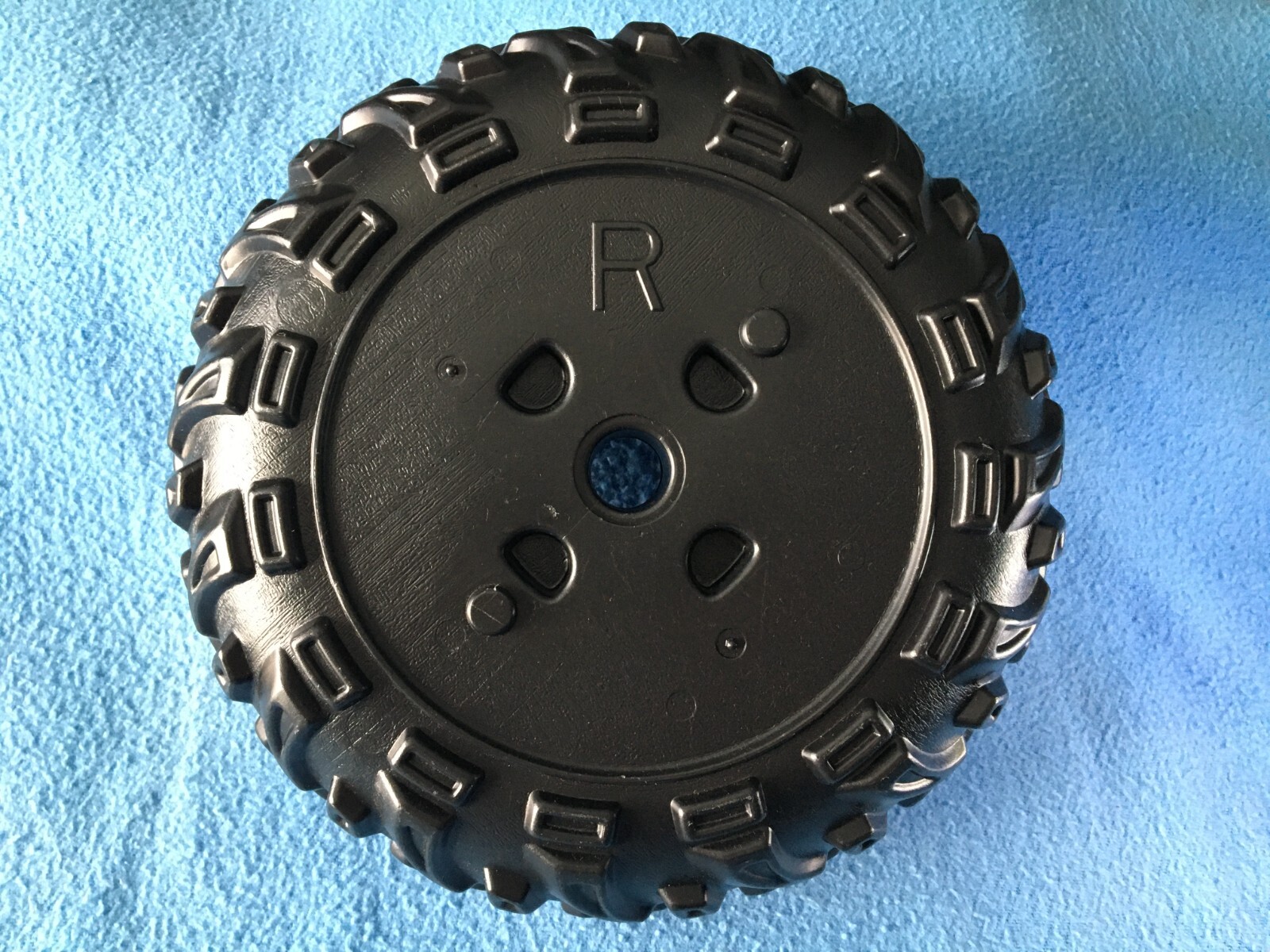 POWER WHEELS Ultimate Terrain Traction Right Tire J8472-Q801-02 NEW