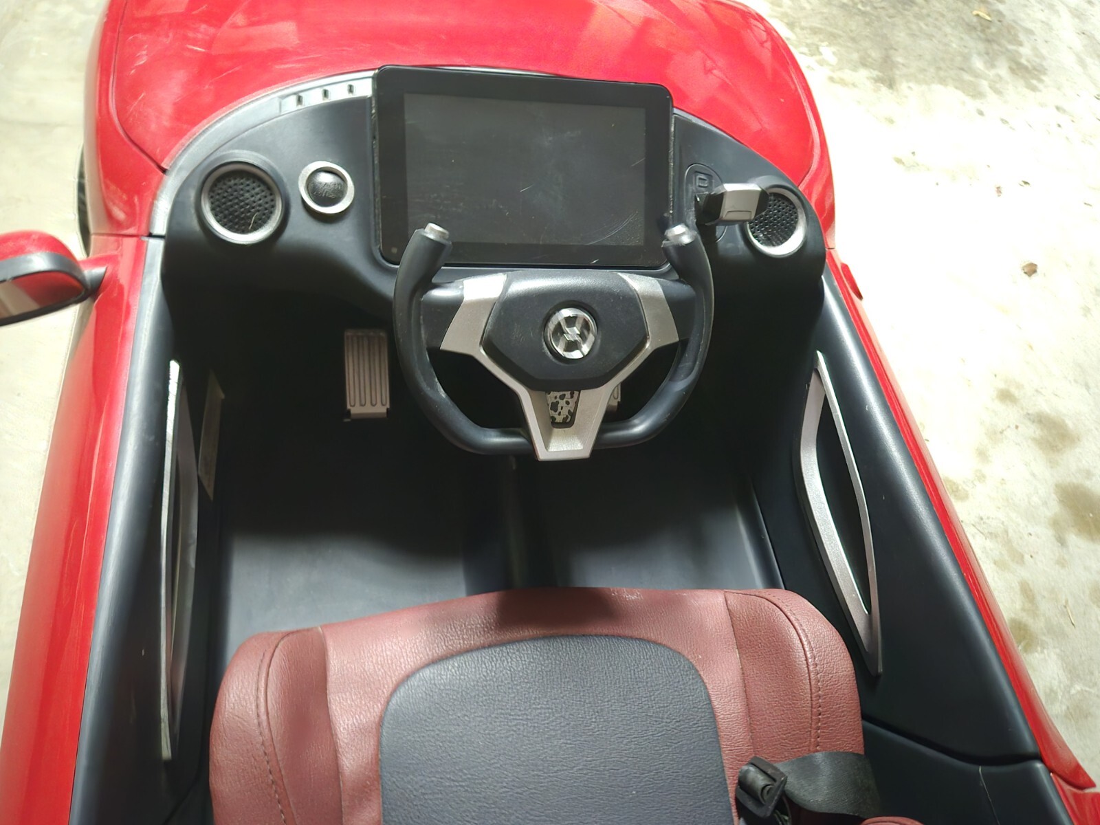 henes broon f8 24v Ride In Car One Seat With Remote