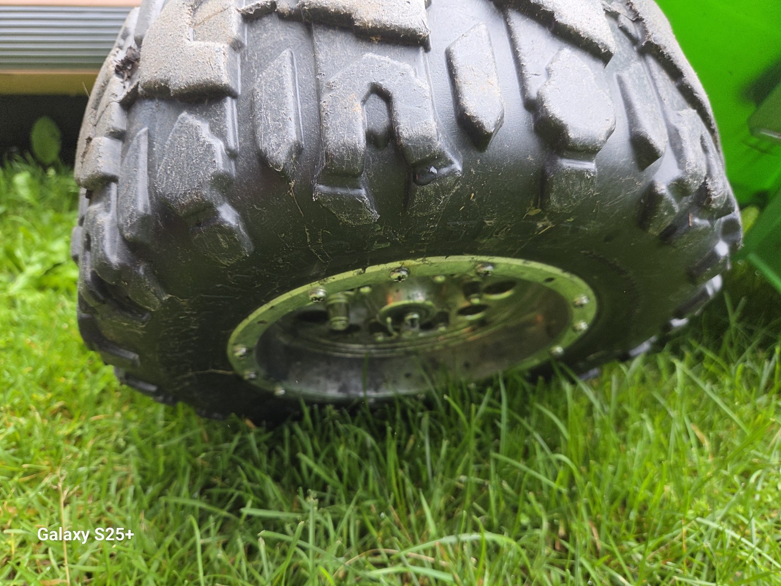 Power Wheels Dune Racer Front Wheels Set Of 2 Green Center Cap Missing 1