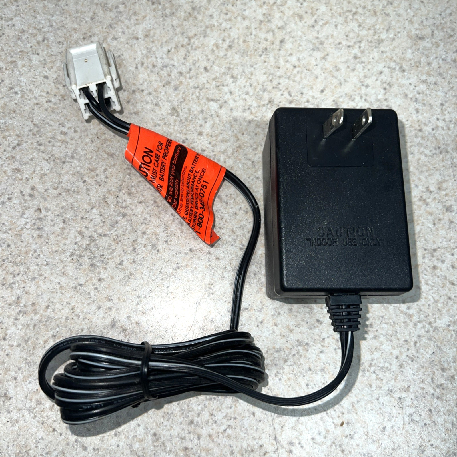 POWER WHEELS C-12150 040088 BATTERY CHARGER 12V DC 1.2A POWER SUPPLY PLUG CORD